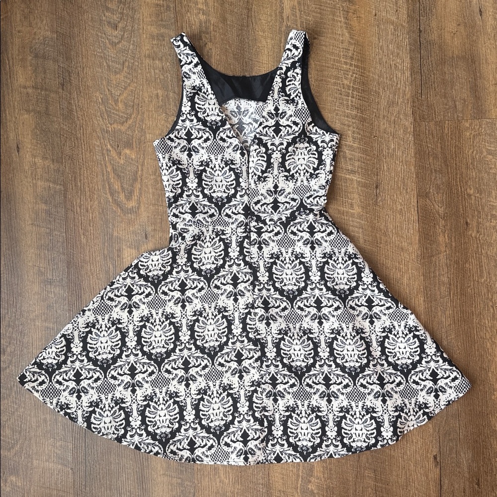 Lush Women’s Black & White Damask Fit-and-Flare Dress Size X-Small - Picture 8 of 12